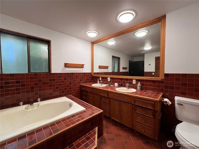 *PRICE IMPROVEMENT* This lovely Shoreline home features 2 - photo 16