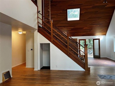 *PRICE IMPROVEMENT* This lovely Shoreline home features 2 - photo 20
