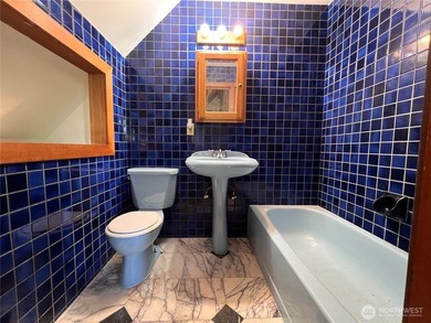 *PRICE IMPROVEMENT* This lovely Shoreline home features 2 - photo 23