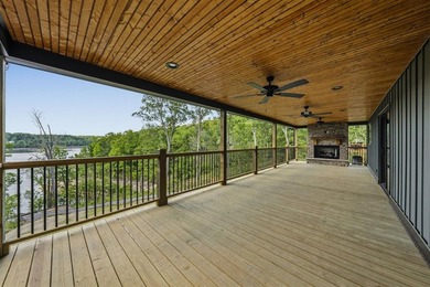 Year-round lake views, a private dock, and enough space for the - photo 40