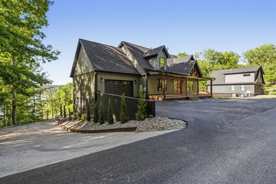 Year-round lake views, a private dock, and enough space for the - photo 44