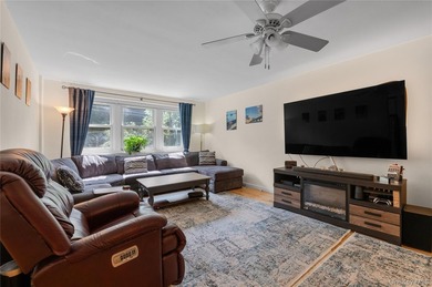 Beautifully maintained 3rd floor Glen Pearsall Coop! Spacious - photo 8