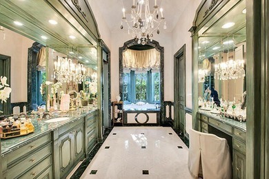 Truly one-of-a-kind estate home on over 1.2 acres, the largest - photo 11