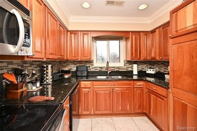Move right in to this fantastic remodeled 3rd floor private end - photo 13
