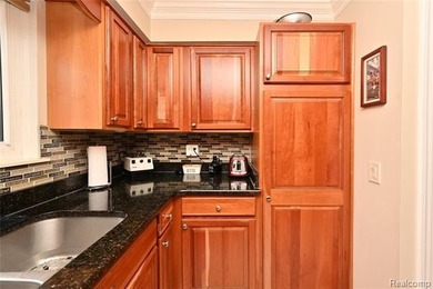 Move right in to this fantastic remodeled 3rd floor private end - photo 14