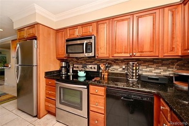 Move right in to this fantastic remodeled 3rd floor private end - photo 15