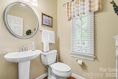 Welcome to sought after Hunter Oaks! This beautifully maintained - photo 17