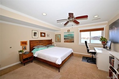 Move right in to this fantastic remodeled 3rd floor private end - photo 17
