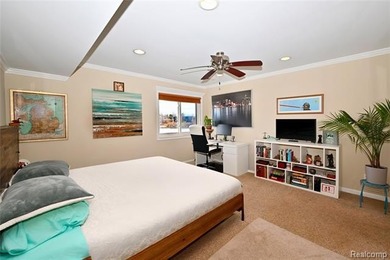 Move right in to this fantastic remodeled 3rd floor private end - photo 18