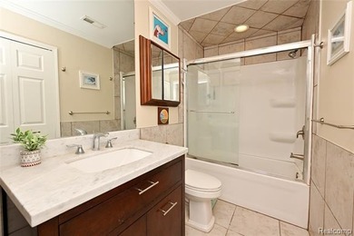 Move right in to this fantastic remodeled 3rd floor private end - photo 19