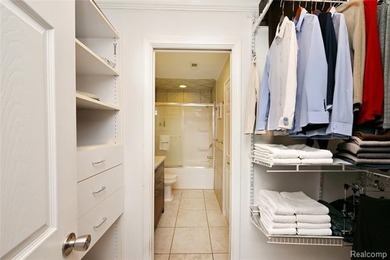 Move right in to this fantastic remodeled 3rd floor private end - photo 20