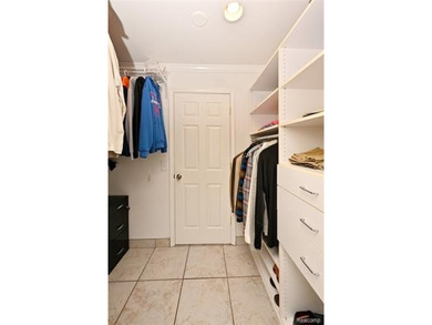Move right in to this fantastic remodeled 3rd floor private end - photo 21