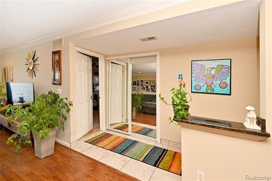 Move right in to this fantastic remodeled 3rd floor private end - photo 23