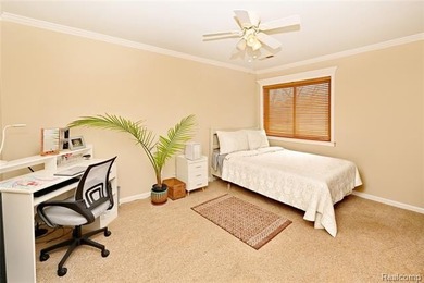 Move right in to this fantastic remodeled 3rd floor private end - photo 24