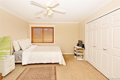 Move right in to this fantastic remodeled 3rd floor private end - photo 25