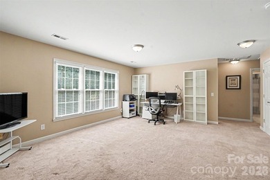 Welcome to sought after Hunter Oaks! This beautifully maintained - photo 27