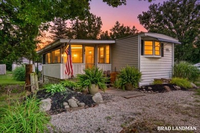 This 2 bedroom home has deeded access to Big Lake, just across - photo 1