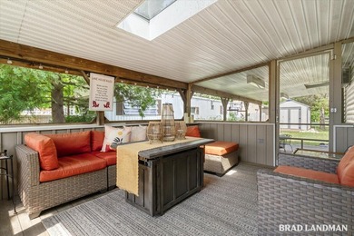 This 2 bedroom home has deeded access to Big Lake, just across - photo 3