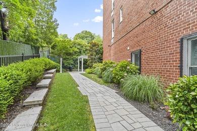 Impeccably renovated 1-bedroom co-op in the heart of St. George - photo 23
