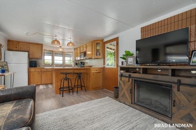This 2 bedroom home has deeded access to Big Lake, just across - photo 6