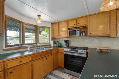 This 2 bedroom home has deeded access to Big Lake, just across - photo 8