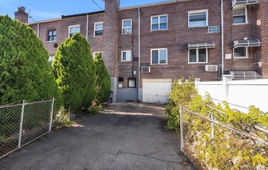 MOTIVATED SELLER! Opportunity awaits with this 3-bedroom, 2 - photo 3