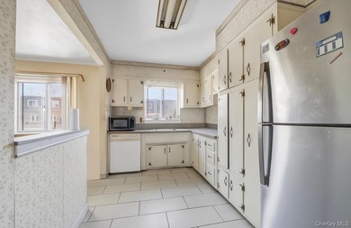 MOTIVATED SELLER! Opportunity awaits with this 3-bedroom, 2 - photo 6