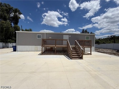 Welcome to this beautiful 2025 manufactured home in North Fort - photo 2