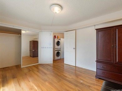 Well-maintained owner-occupied unit with remodeled kitchen - photo 4