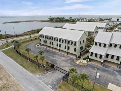 A boat slip come with townhomw in a gated community!!! if you've - photo 33