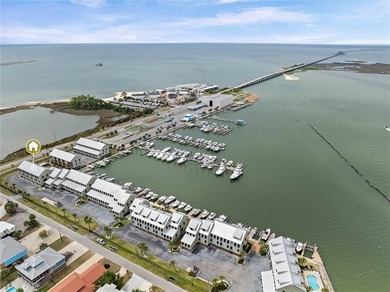 A boat slip come with townhomw in a gated community!!! if you've - photo 34