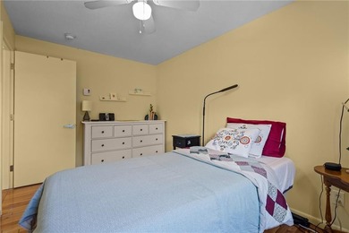 Welcome to Bay Breeze Condominiums on Greenwich Bay-an ideal - photo 16