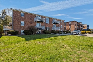 Welcome to Bay Breeze Condominiums on Greenwich Bay-an ideal - photo 25