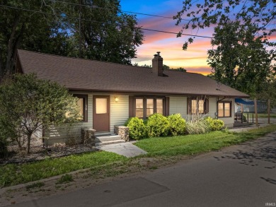 Lake Home For Sale in Leesburg, Indiana