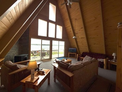 Motivated Seller! Recently remodeled 2-bed, 2-bath cottage on - photo 5