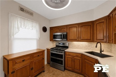 Welcome home to this beautifully maintained single-family - photo 11