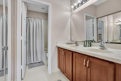 Motivated seller! This move-in-ready 2-bedroom, 2-bath townhome - photo 11