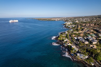 75-5952 Ali'i Dr is an exceptional oceanfront residence in