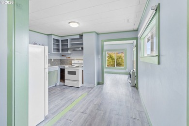 Adorable coastal cabin just steps from the ocean! This charming - photo 13