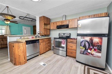 Welcome to easy living in Citrus Woods, an active 55+ community! - photo 14