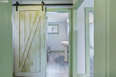 Adorable coastal cabin just steps from the ocean! This charming - photo 17