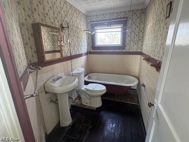 Welcome home to this bungalow near the Waterloo Arts District of - photo 9