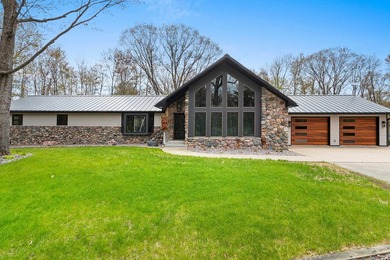 Located in the heart of it all! Luxury Northwoods Retreat on 5+ - photo 2