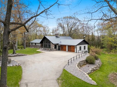 Located in the heart of it all! Luxury Northwoods Retreat on 5+ - photo 3