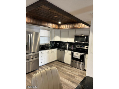 Gulf Access 2 bed 2 bath 1 car carport condo with 10k boat lift - photo 5