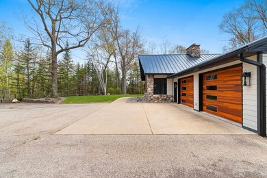 Located in the heart of it all! Luxury Northwoods Retreat on 5+ - photo 7