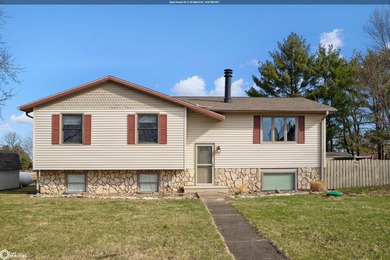 (private lake, pond, creek) Home For Sale in New London Iowa