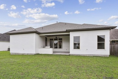 Welcome to this beautifully designed 4-bedroom, 3-bath home in - photo 15