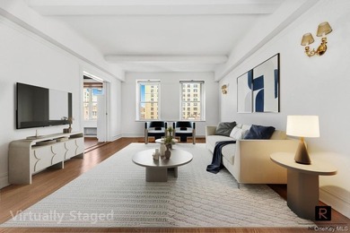 RARELY AVAILABLE APARTMENT IN THIS BUILDING! Bright and airy - photo 4