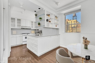 RARELY AVAILABLE APARTMENT IN THIS BUILDING! Bright and airy - photo 5